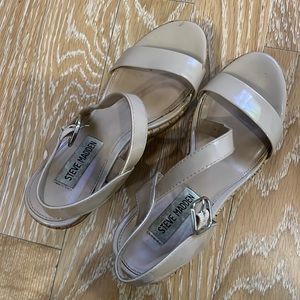 Steve Madden beige patent wedges with cork platforms